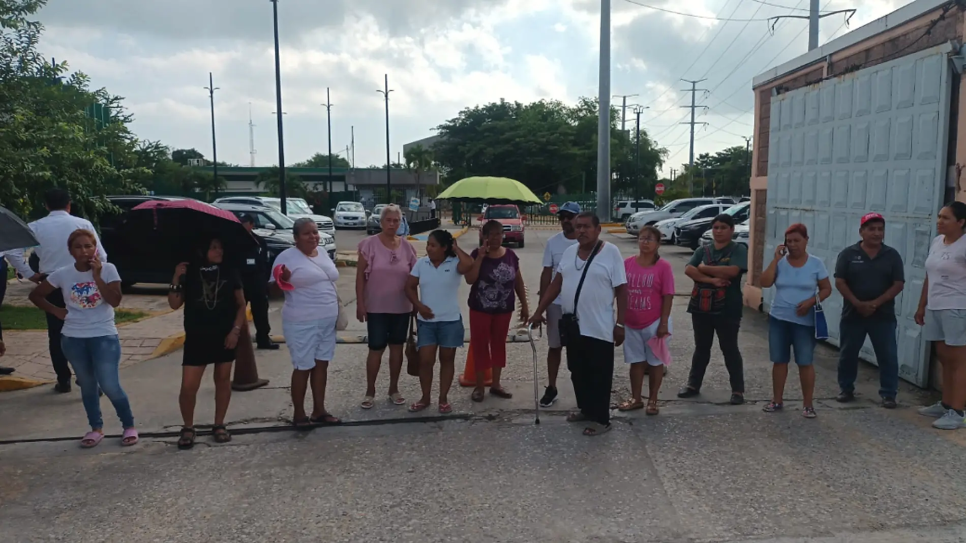 Violencia en manifestación por falta de luz: golpean a un abuelito en oficinas de CFE Tampico norte